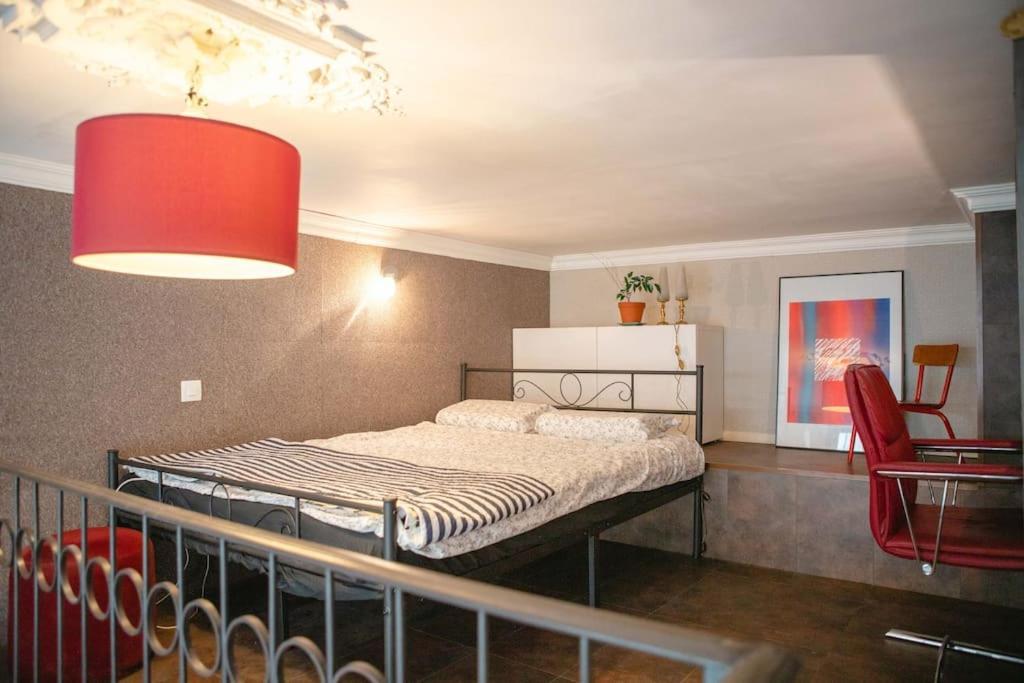 Appartement Quartier Belleville 20m2 Avec Mezzanine *